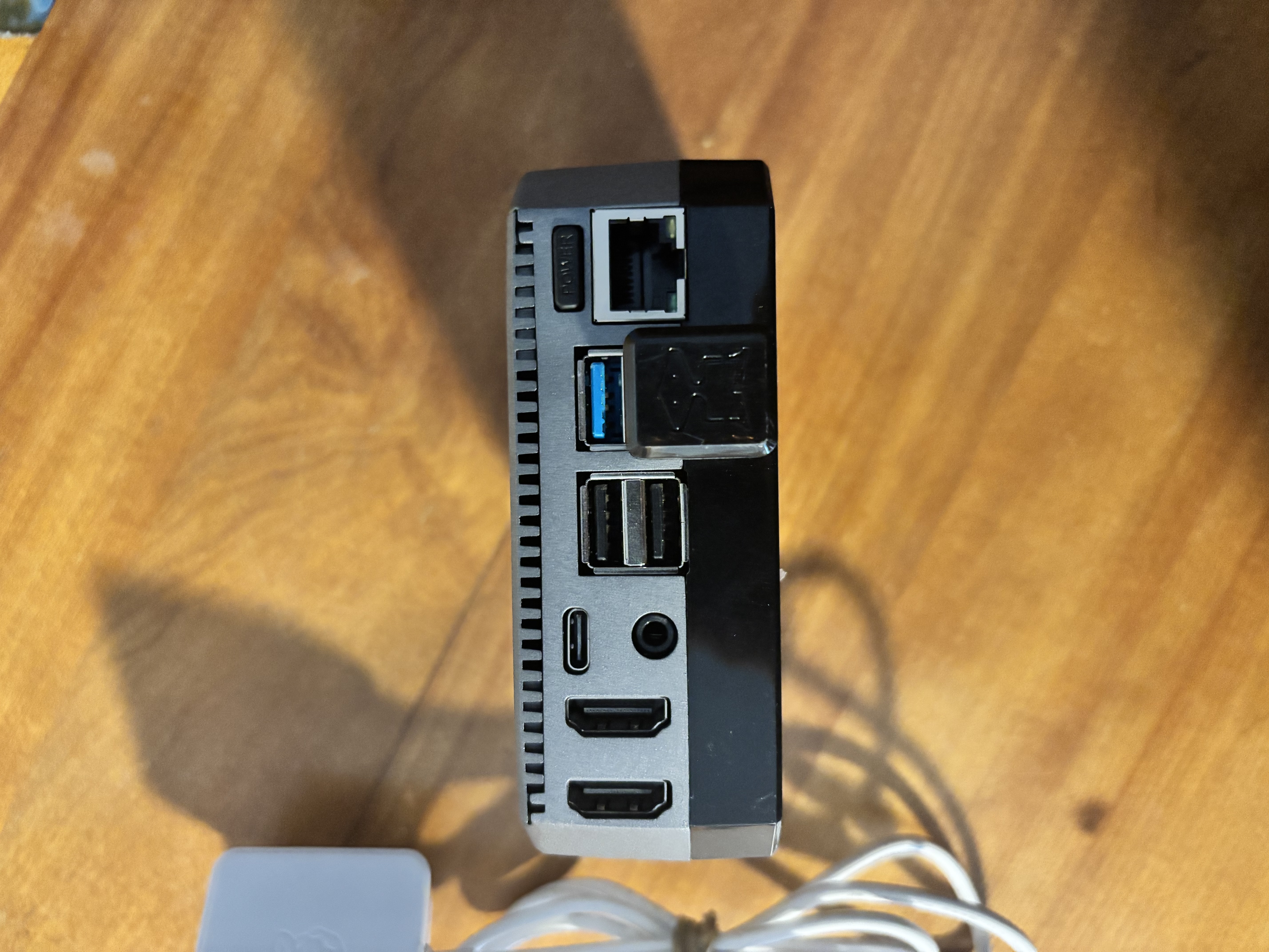 Raspberry Pi 4 Model B 4GB + Argon ONE M.2 Case + Official Power Supply