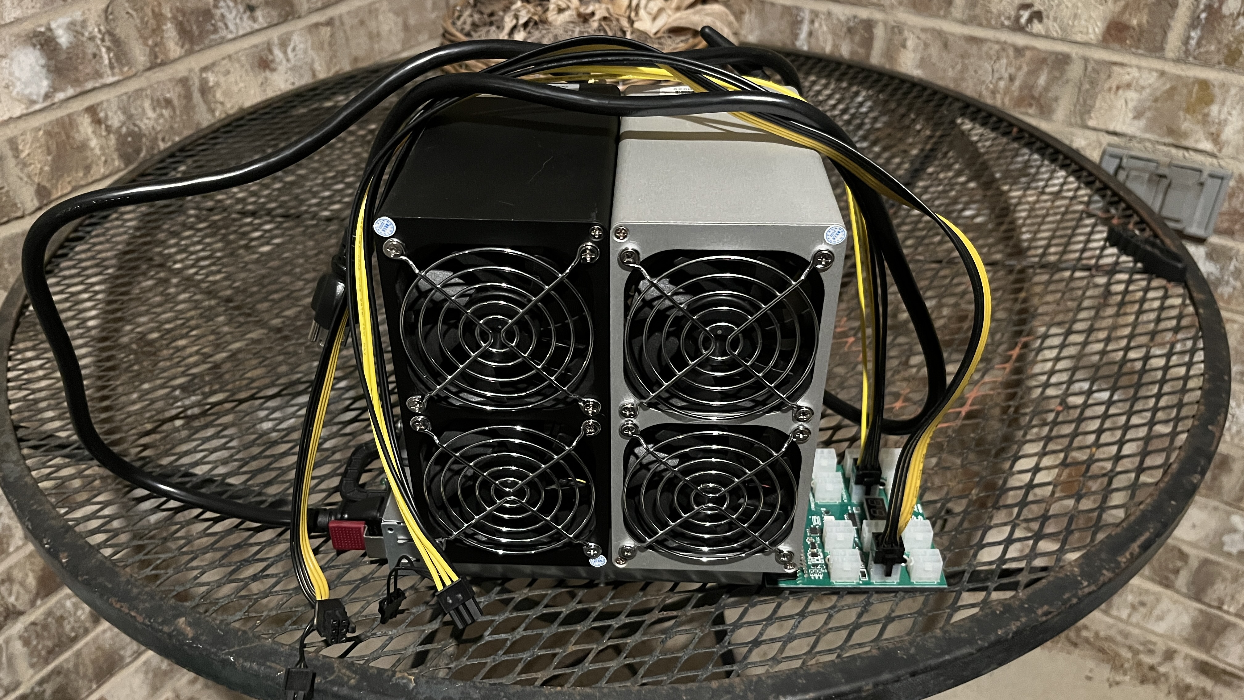 Goldshell MiniDoge 1 and 1 Pro with Power Supply