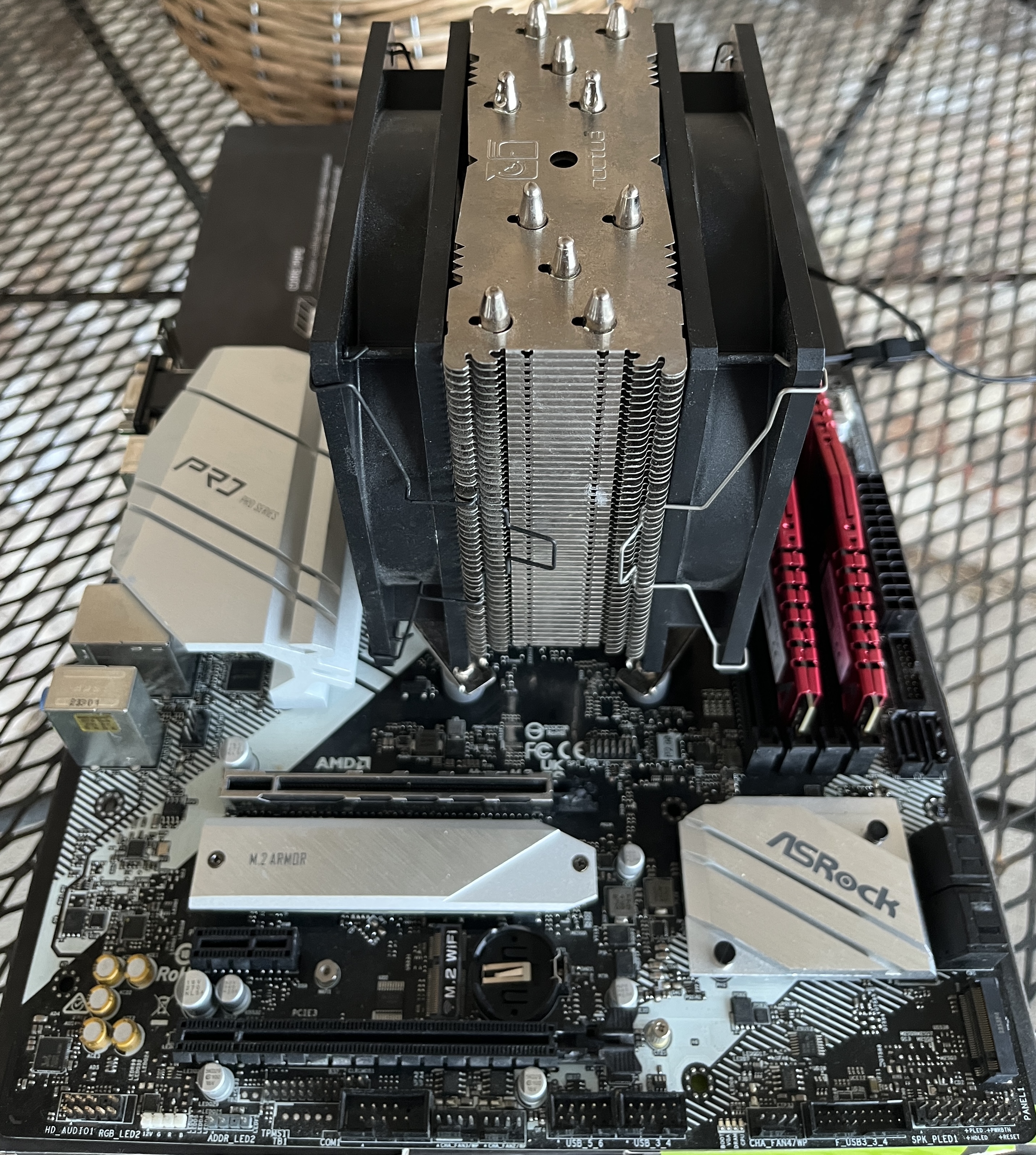 R7-3700X B550M 32GB Ram 1TB NVME Cooler Combo